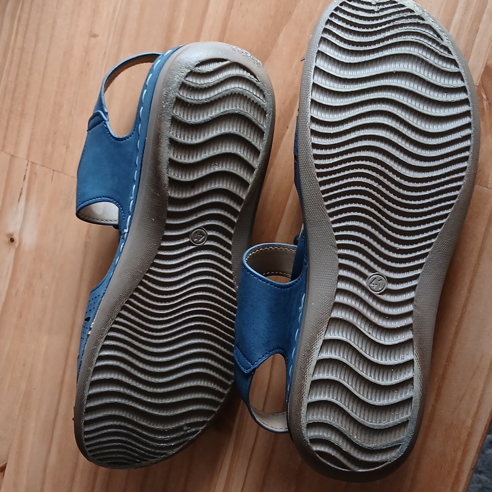 Sandals - Picture 3 of 4